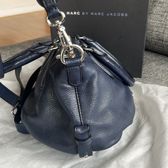 Marc by Marc Jacob’s New Q Legend Satchel bag in Navy with Silver metalware - Picture 15 of 16